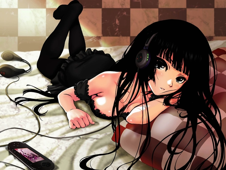 Koumiyouji Maiko слушает музыку лёжа на кровати