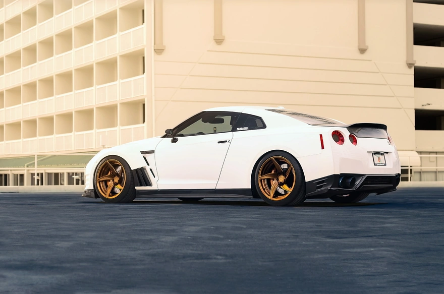 Image: Nissan, white, GT-R, building, asphalt, casting, supercar