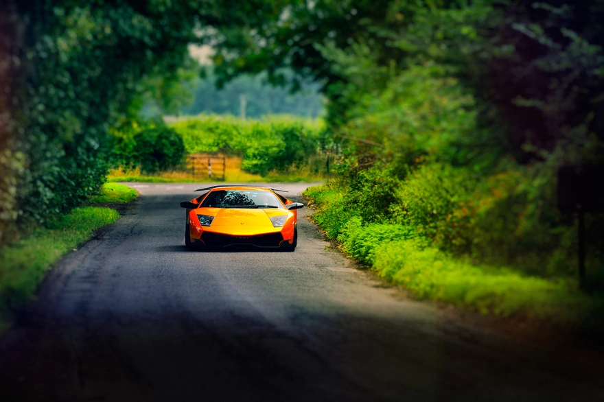 Оранжевый суперкар Lamborghini Murcielago