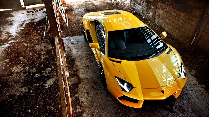 Жёлтый Lamborghini Aventador