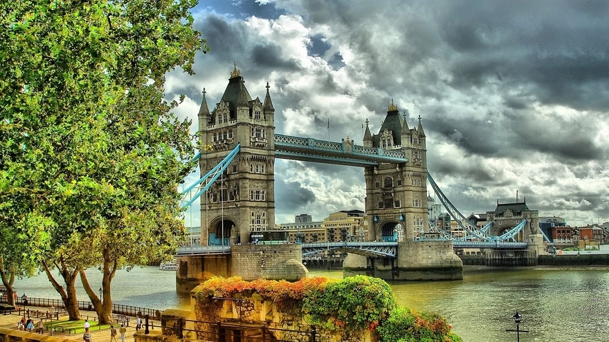 Image: London, England, Tower, Tower bridge, river Thames, trees, sky, clouds