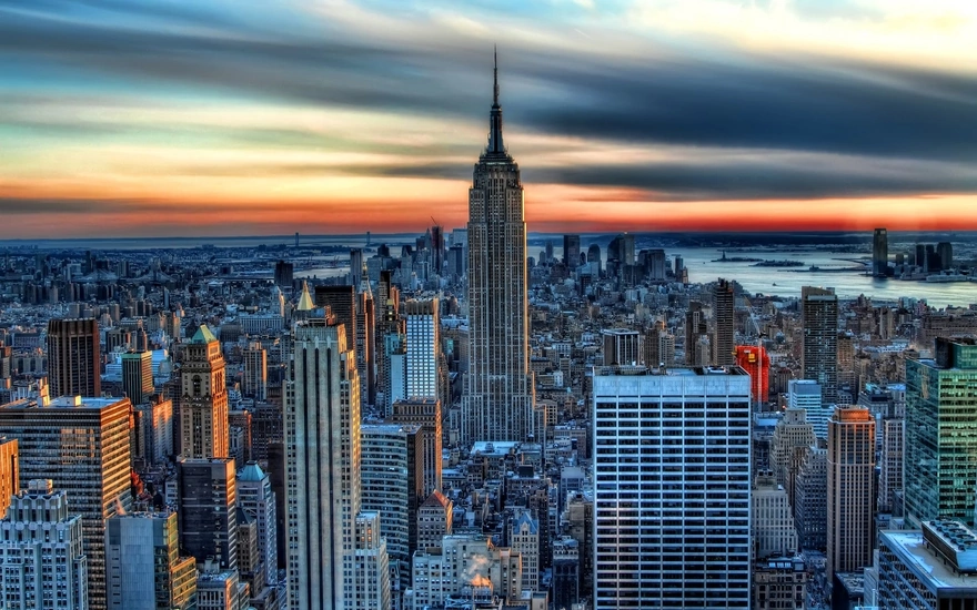 Панорамный вид на Эмпайр-стейт-билдинг в городе Нью-Йорк