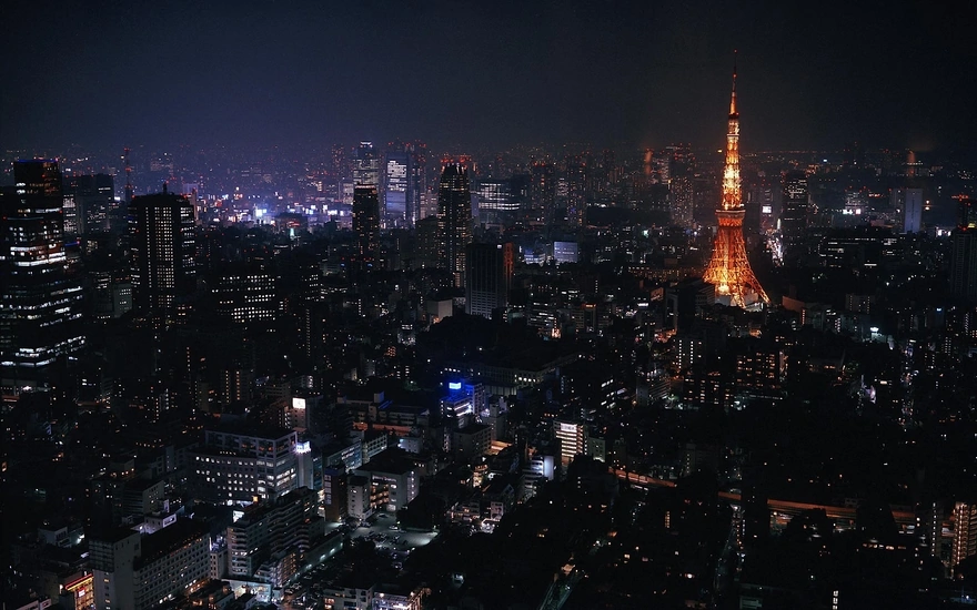Телевизионная башня в ночном городе Токио