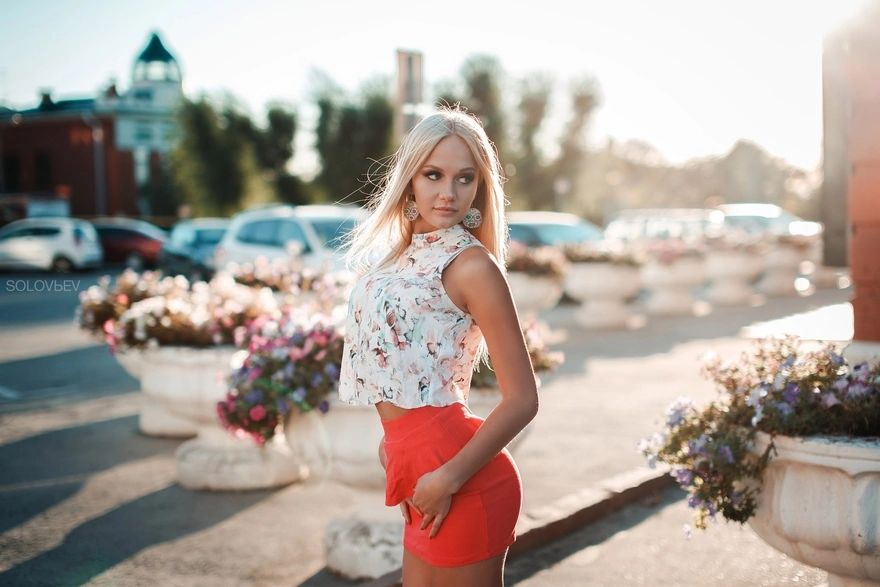 Beautiful blonde posing on a city street
