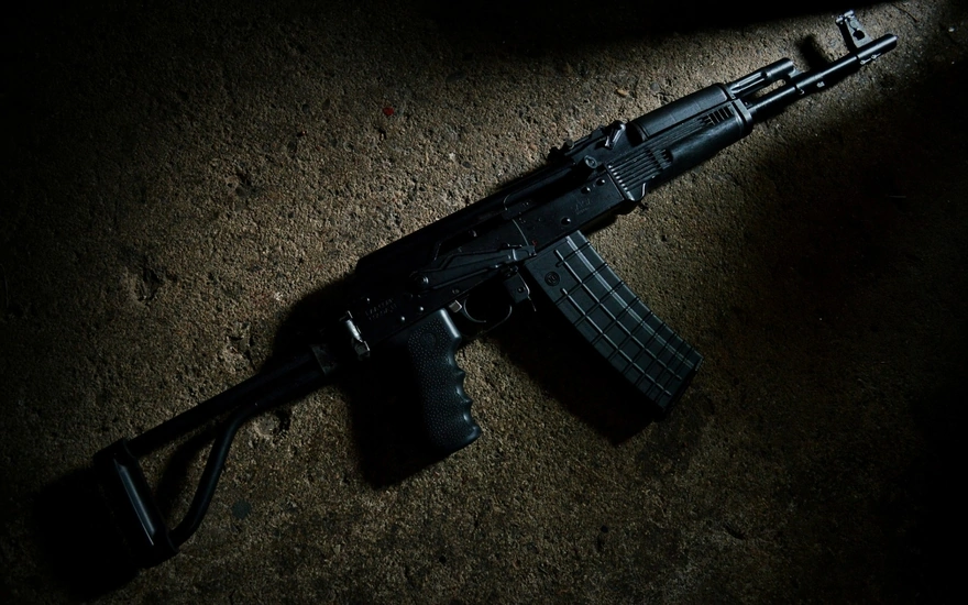 Черный АК-47 со складным прикладом