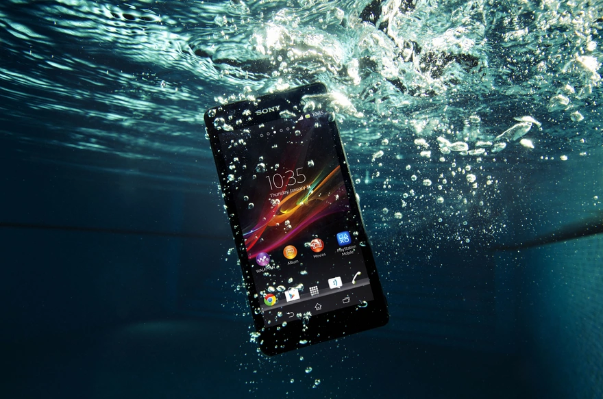 Смартфон Sony Xperia ZR (C5502) упал в воду