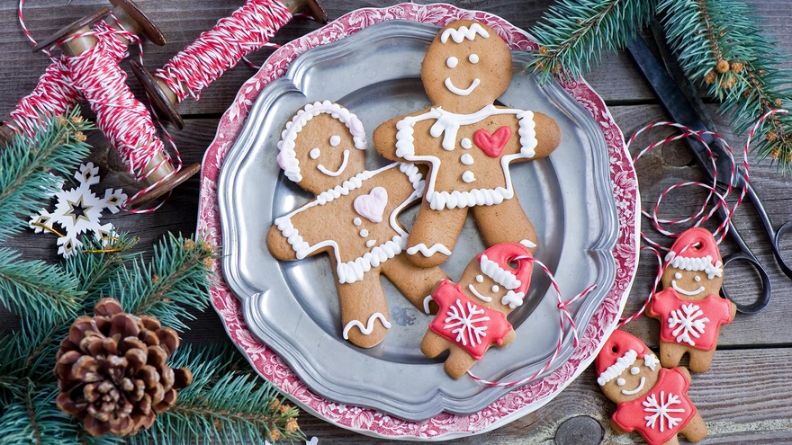 Gingerbread men on a plate