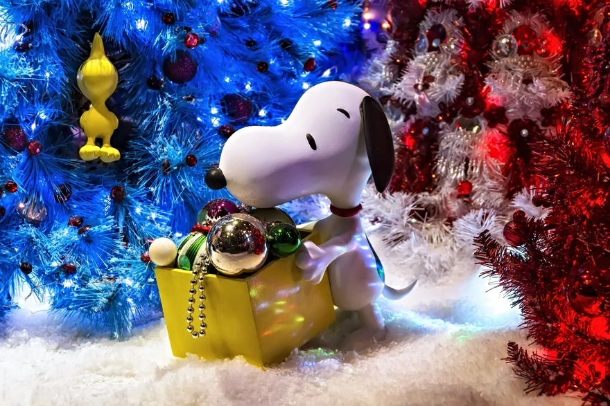 Картинка: Ёлка, шары, бусинки, игрушка, щенок, коробка, Новый год, снег, украшение, праздник