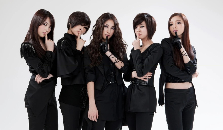 Молодёжная южно-корейская гёрлз-бэнд группа Kara