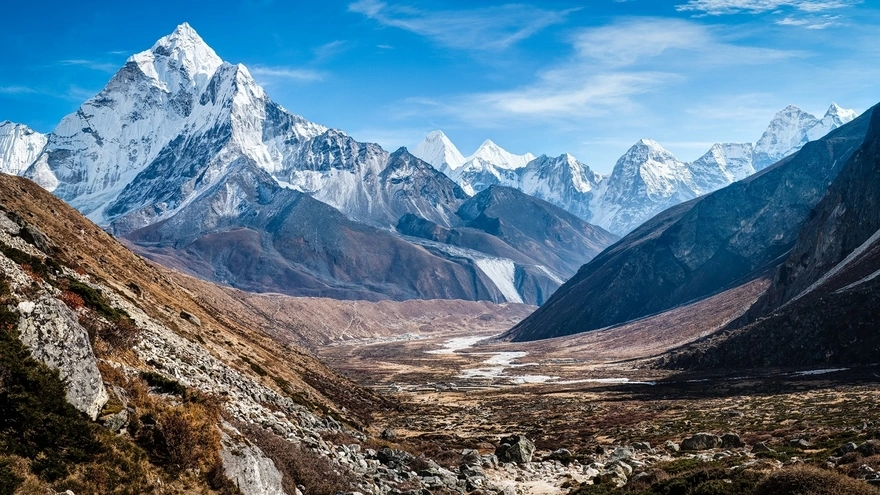 Вершина Ама-Даблам, горы в Гималаях