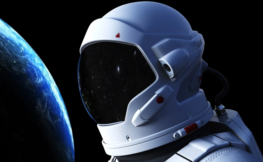 Астронавт в открытом космосе далеко от дома