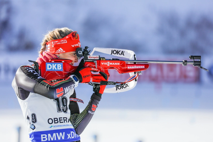 Image: Biathlon, sportswoman, rifle, shooting