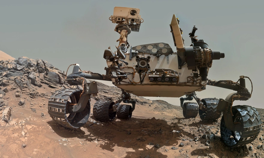 Марсоход Curiosity на поверхности планеты