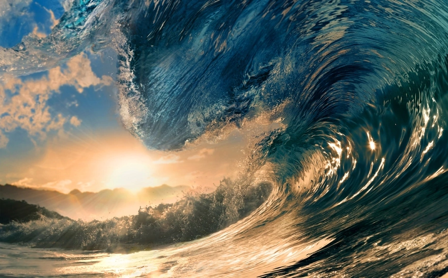 Бушующие волны океана