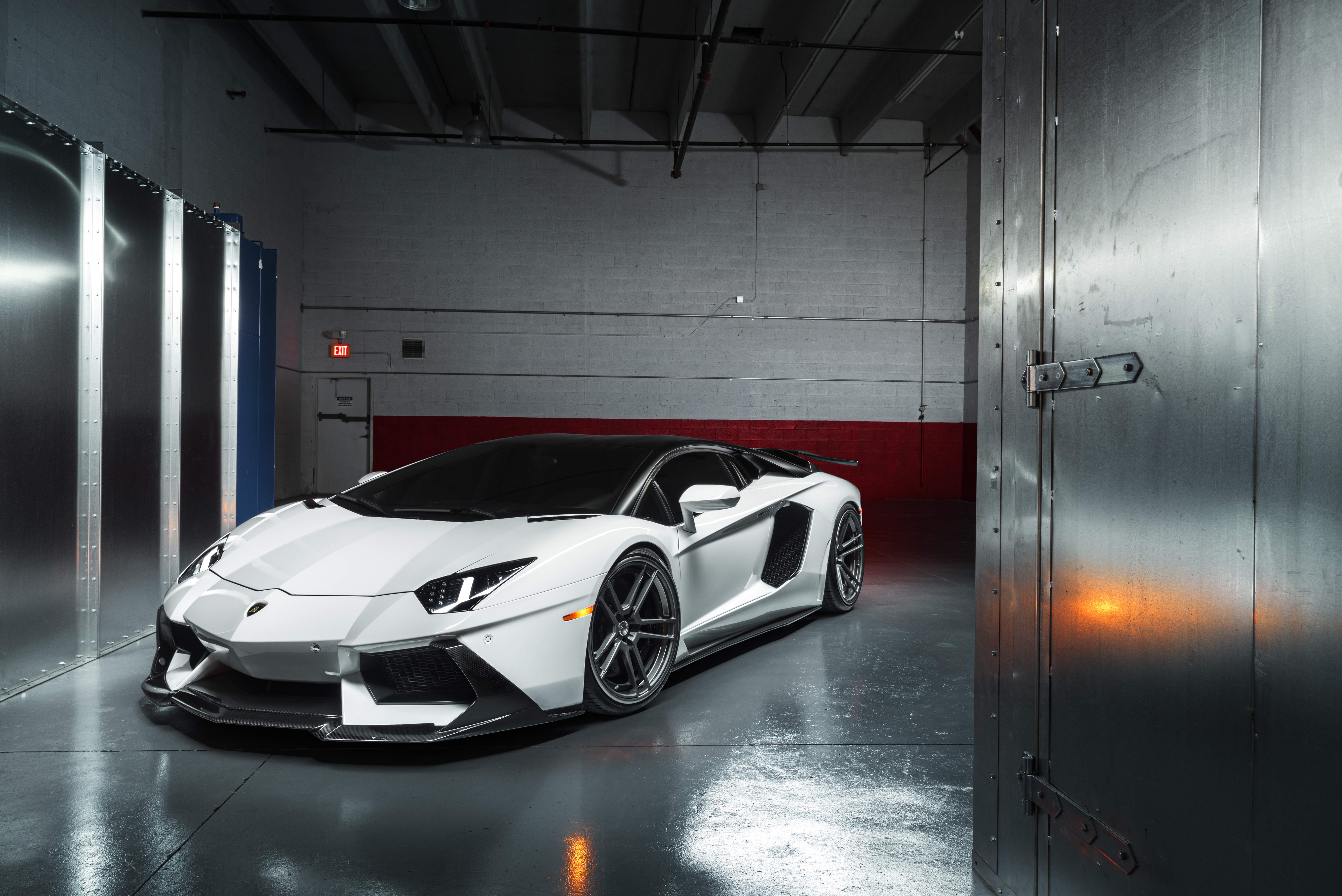 Картинка: Суперкар, гараж, белый, Lamborghini, Aventador