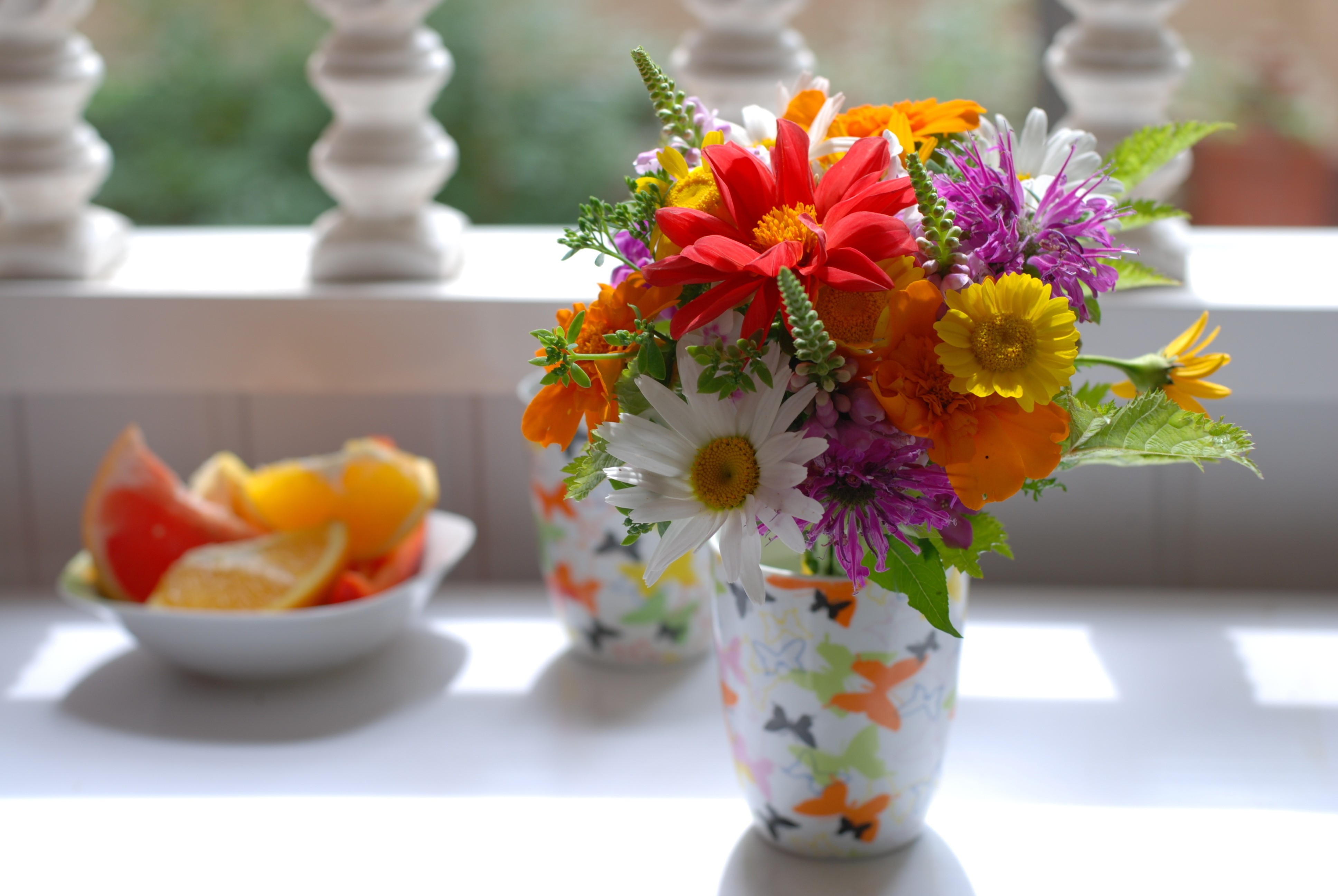 Image: Vase, bouquet, flowers, fruit, shade
