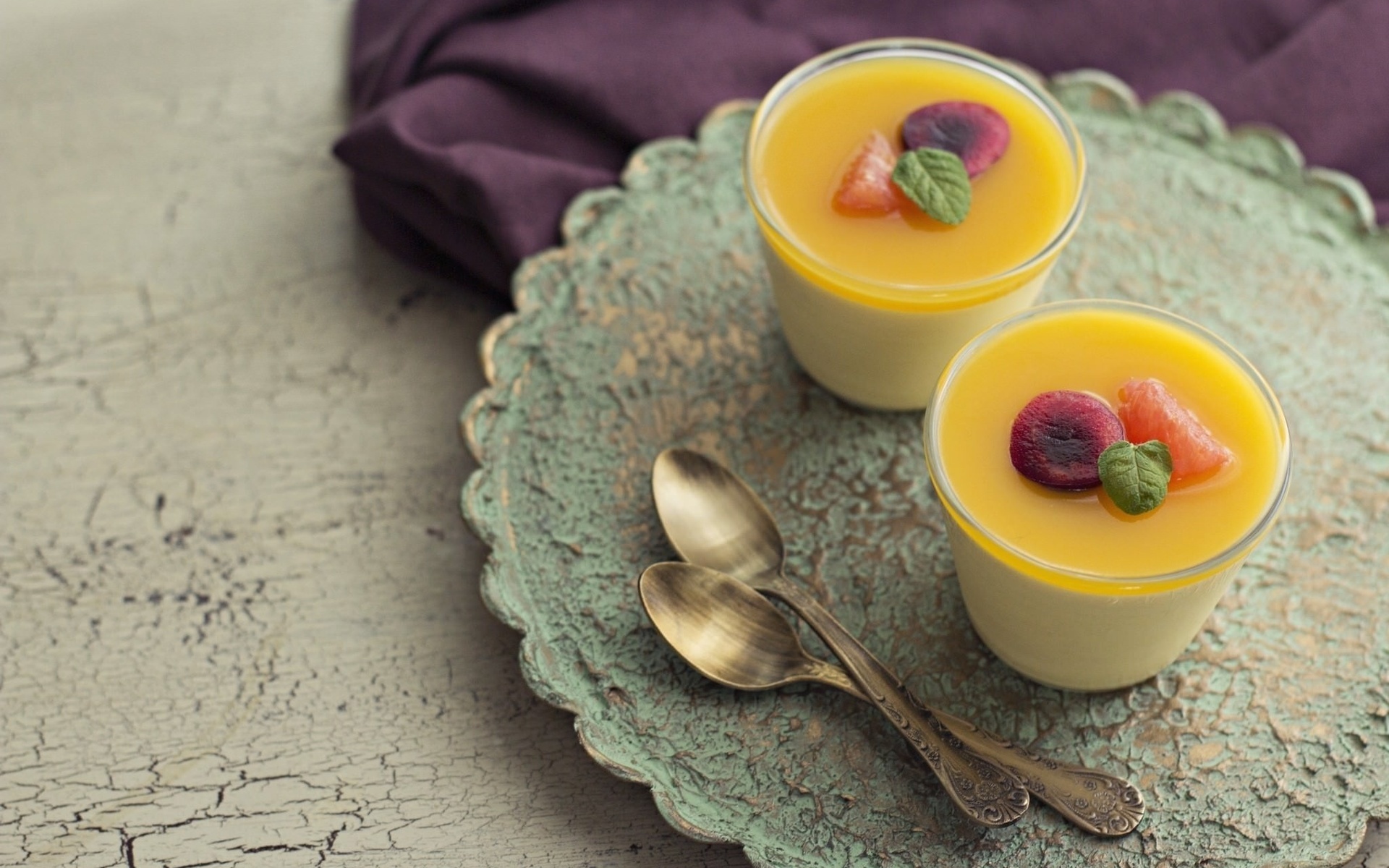 Image: Dessert, sweet, wedges, tangerine, mint, spoons