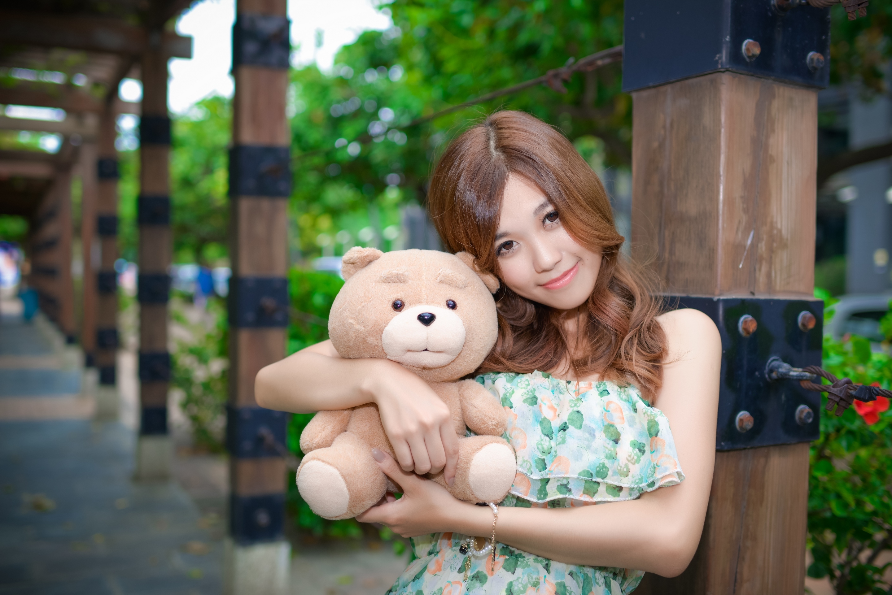 Картинка: Девушка, азиатка, игрушка, плюшевый медведь, настроение, обнимает