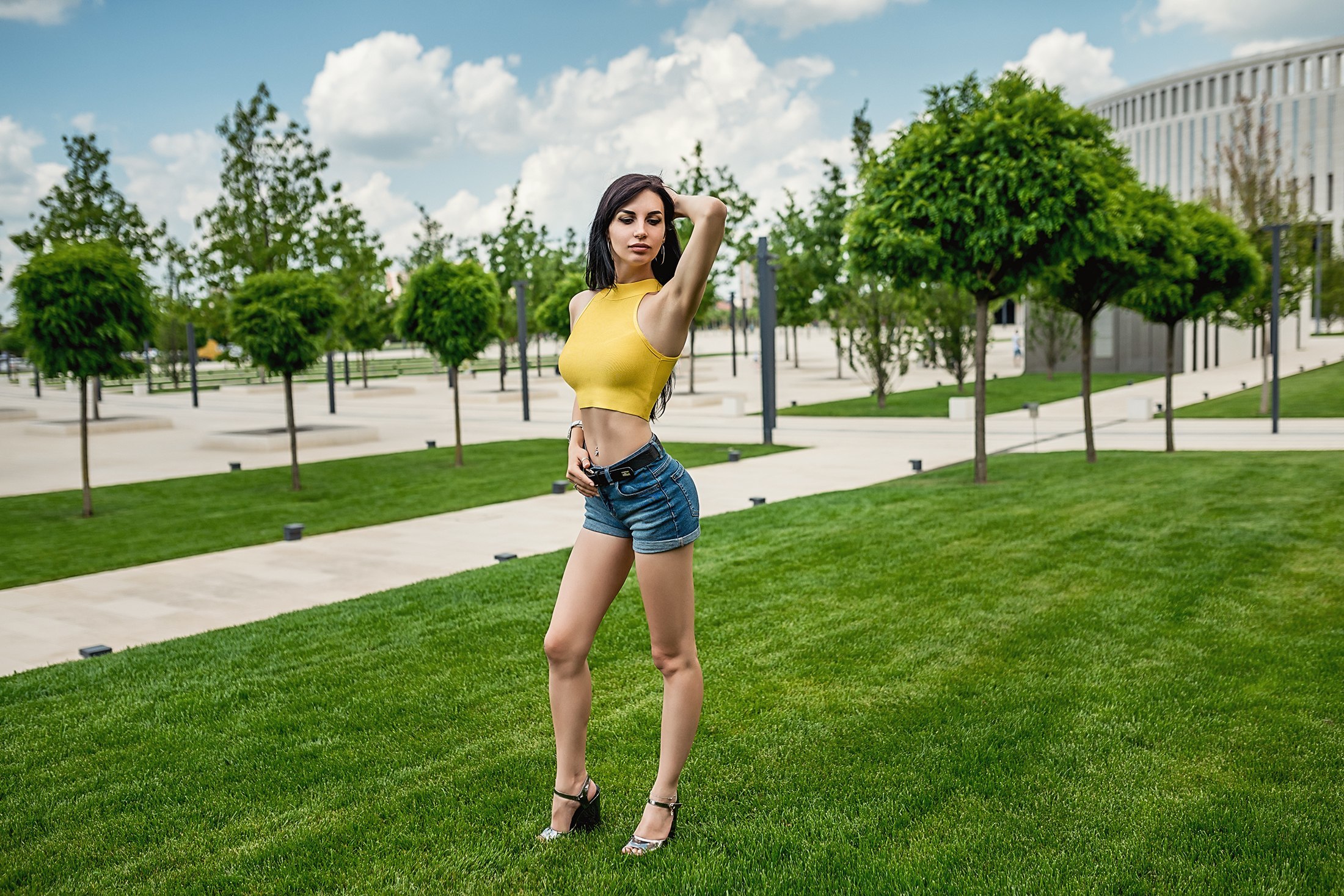 Image: Lioka Grechanova, pose, figure, slim, standing, lawn, grass, park