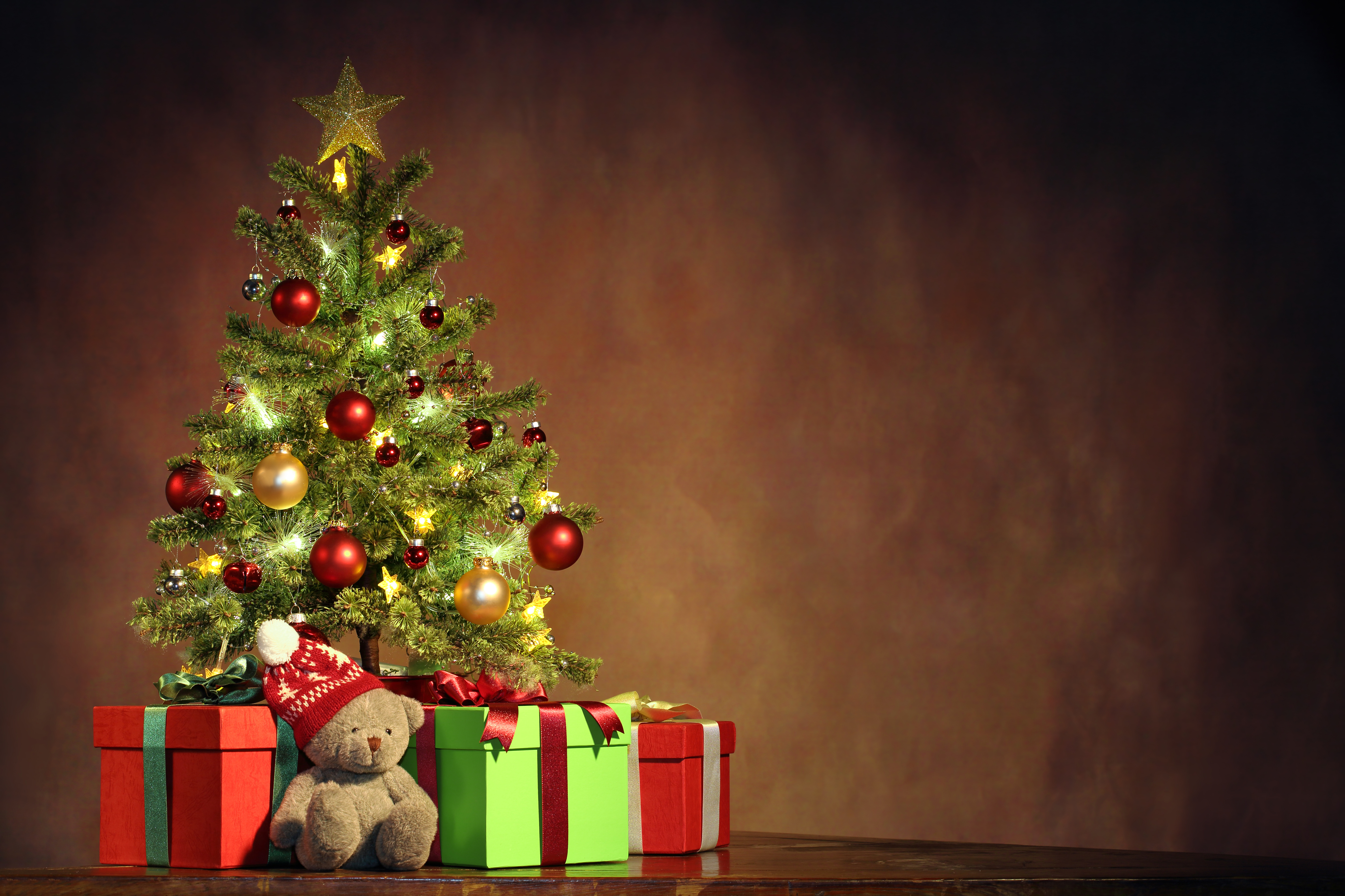 Image: Christmas, new year, gifts, Teddy bear, toy, tree, star, decoration, balloons, fancy