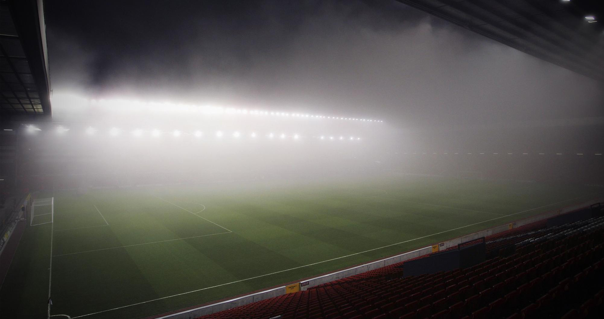 Картинка: Поле, газон, футбол, стадион, свет, туман, трибуны