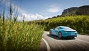 Картинка: Голубой Porsche Cayman едет по дороге