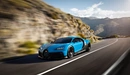 Картинка: Bugatti Chiron Pur Sport едет очень быстро горной дороге