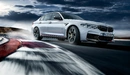 Картинка: BMW M5 в повороте на гоночном треке.