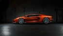 Картинка: Оранжевый Lamborghini Aventador LP 700-4 в помещении.
