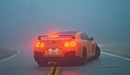 Картинка:  Оранжевый суперкар в тумане.
