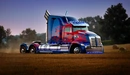 Картинка: Optimus Prime Truck едет по полю