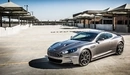 Картинка: Aston Martin на парковке