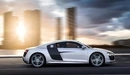 Картинка: Audi движется на большой скорости.
