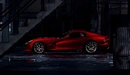 Картинка: Dodge Viper GTS красного цвета стоит в помещении.
