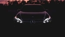 Картинка: Немецкий Mercedes Benz спереди на тёмном фоне.