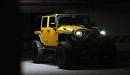 Картинка: Жёлтый Jeep Wrangler светит фарами