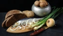 Картинка: Печёный картофель с селёдкой и луком.