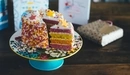 Картинка: Цветной торт с украшением из звёздочек