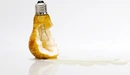 Картинка: Надкусанная груша-лампочка.