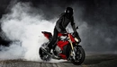 Картинка: Мужчина на мотоцикле BMW