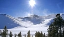 Картинка: Солнечное светило над зимними горами.