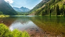 Картинка: Прозрачная вода в горном озере