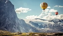 Картинка: Путешествие в горы на большом воздушном шаре