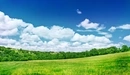 Картинка: Облака над деревенским лугом.