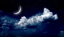 Картинка: Облака в ночном небе на фоне месяца и звезд