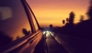 Картинка: Автомобиль едет в тёмное время суток