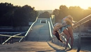 Картинка: Две девушки на мосте делают художественную гимнастику