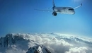Картинка: Самолёт пролетает на заснеженными горами.