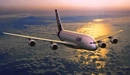 Картинка: Самолёт A380 летит по маршруту над облаками.