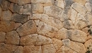 Картинка: Стена из ровно уложенная из камня.